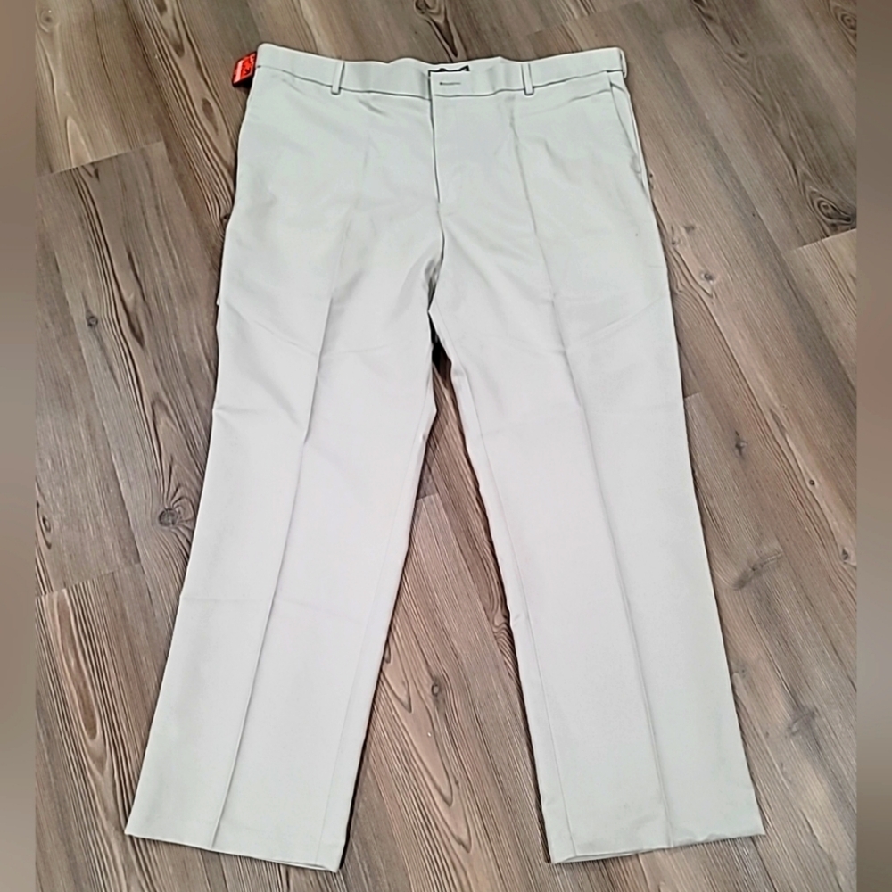 Dockers Men's Advantage 365 D3 NWT Business Casual Pants 42x32 Khaki Flat Front.
